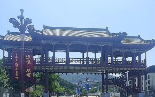 配资炒股最简单三个步骤 电建一“半山别墅”价格腰斩？4年网签仅1套，更名后再入市